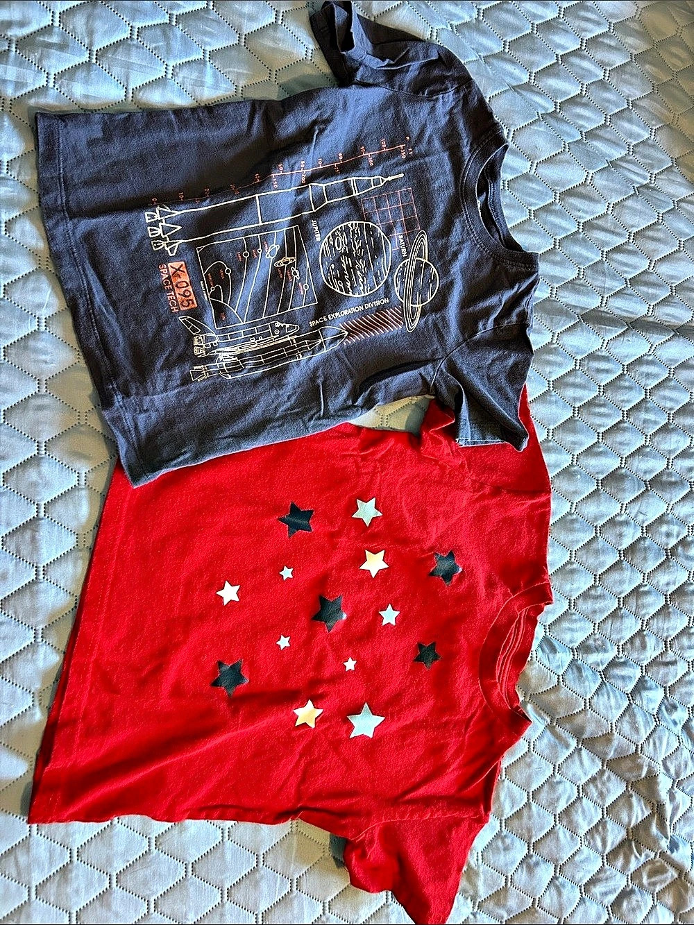 OshKosh B'gosh Boys Size 6/6A 2 Graphic Tees